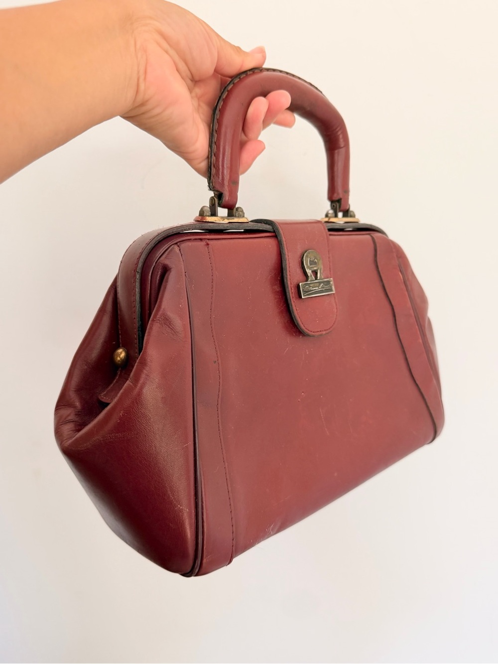Vintage Etienne Aigner Doctor’s Satchel Handbag Purse in Burgundy Leather Bag - Picture 2 of 9